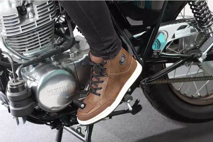 日本人足型に合わせたバイク用ライディングシューズSCOYCO（スコイコ