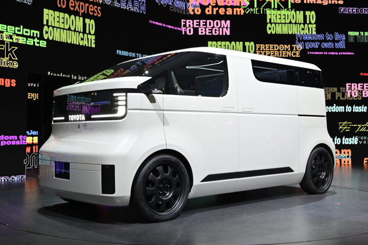 トヨタの注目展示車は「KAYOIBAKO」 トヨタブースの展示車両や体験