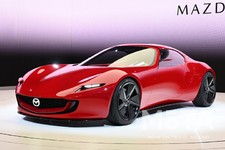 マツダの注目展示車は「MAZDA ICONIC SP」 マツダブースの展示車両や体験コンテンツを紹介｜ジャパンモビリティショー2023