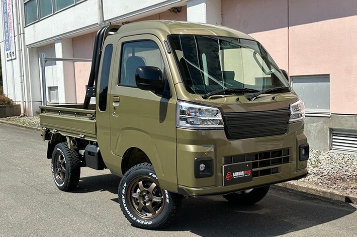 軽トラの使い勝手を高めるアイテムを豊富に揃える但東自動車