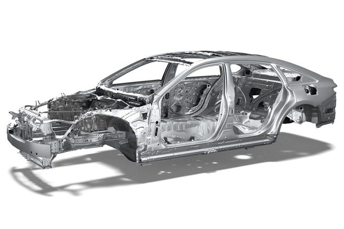トヨタ 新型クラウンセダン