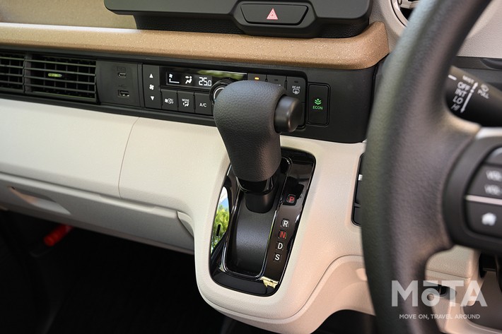 新型N-BOXのATレバー