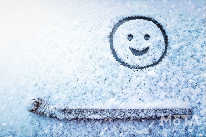 雪の日の窓ガラス