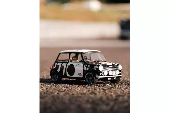 まうそ様・DEUS デウス x マット・ウィリー ソリド 1/18 モデル デウス