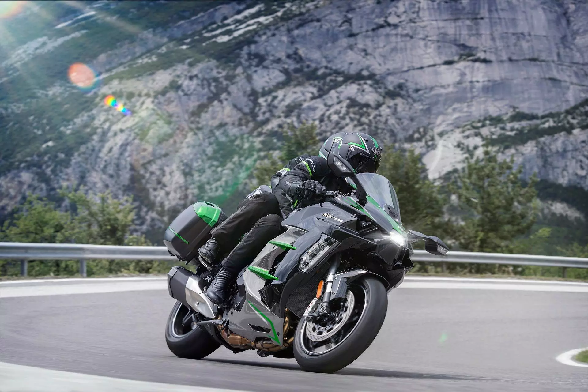 カワサキから「Ninja H2 SX SE」NEWカラー&グラフィックを発売|【業界