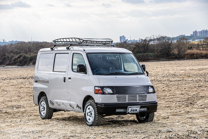 タウンエースをメルセデス ベンツ トランスポーターに変身させるお手軽