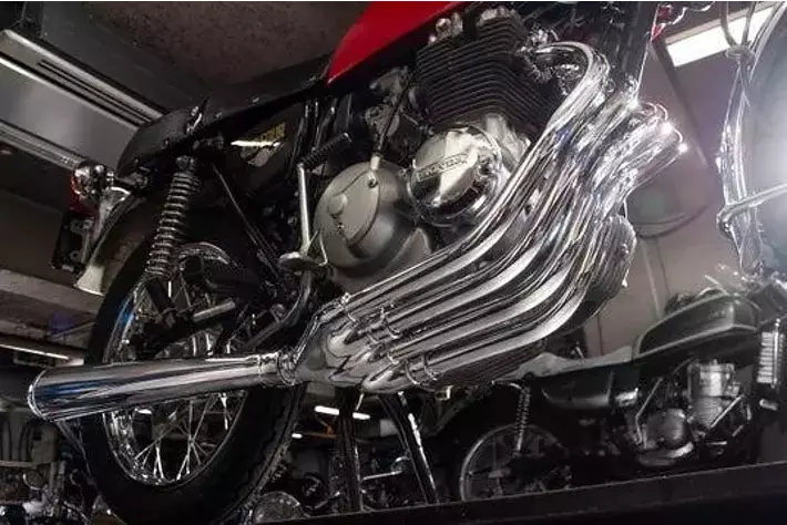 70年代の世界的名車ホンダCB400FOURの純正マフラーを完全復刻