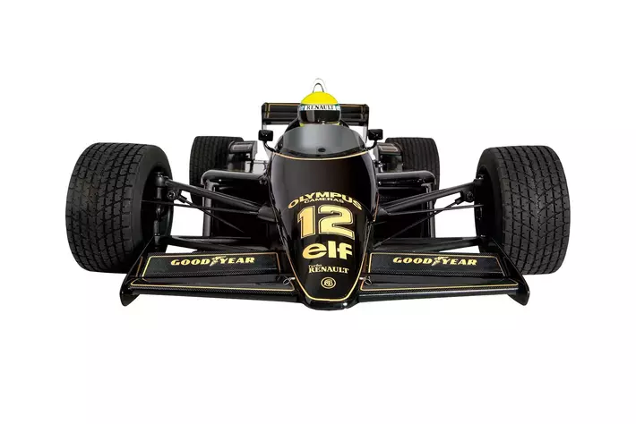 アイルトン・セナをF1初勝利に導いた伝説のマシンを組み立てる