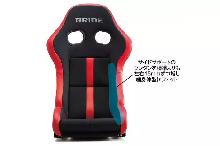 細身のドライバー向けチューニングのリクライニングシート「STRADIAIII