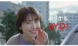 【大型配送タイプ】長澤まさみさん掲載2ページ（A3サイズ配送）#53235 長澤まさみさん、ジャンプや360度回転する車両に驚きの連続 最
