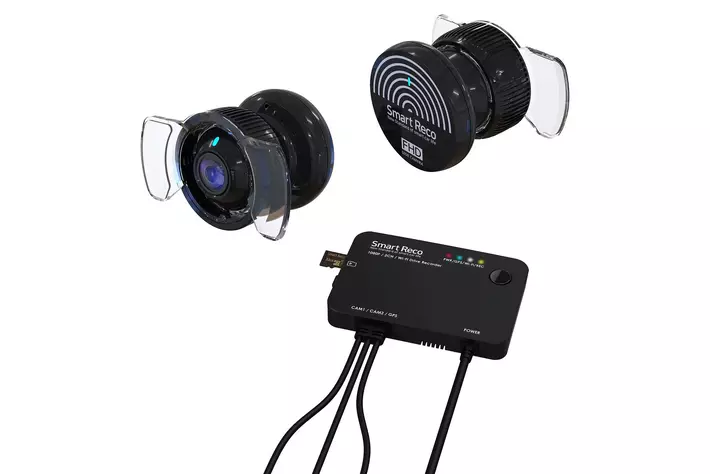 日本初※ 左右の録画に特化したドライブレコーダー「SmartReco