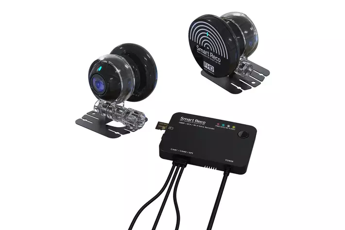 日本初※ 左右の録画に特化したドライブレコーダー「SmartReco