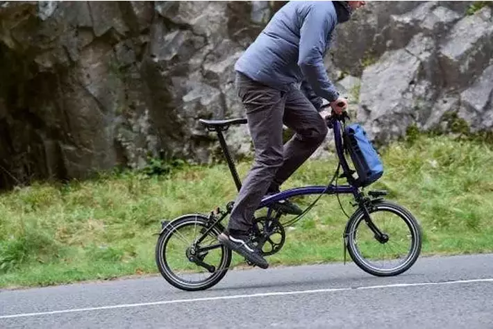 BROMPTON(ブロンプトン) 折り畳み小径車 内装3速 つくば市まで引取り