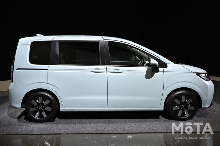 ホンダ 新型フリード(e:HEV AIR EX)