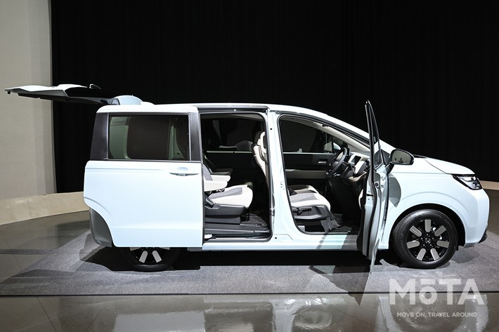 ホンダ 新型フリード(e:HEV AIR EX)