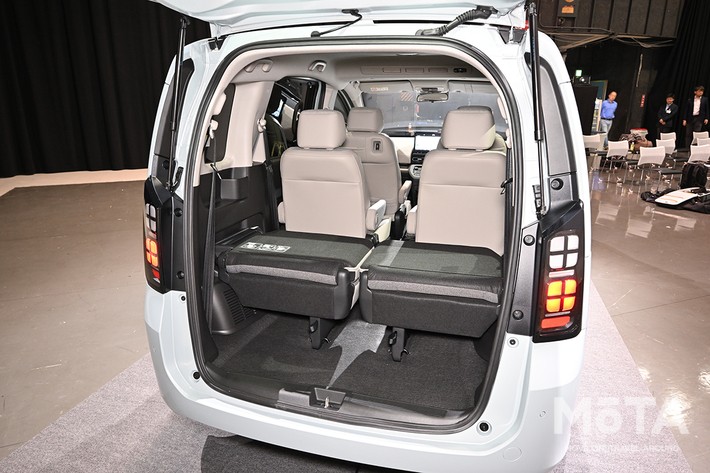 ホンダ 新型フリード(e:HEV AIR EX)