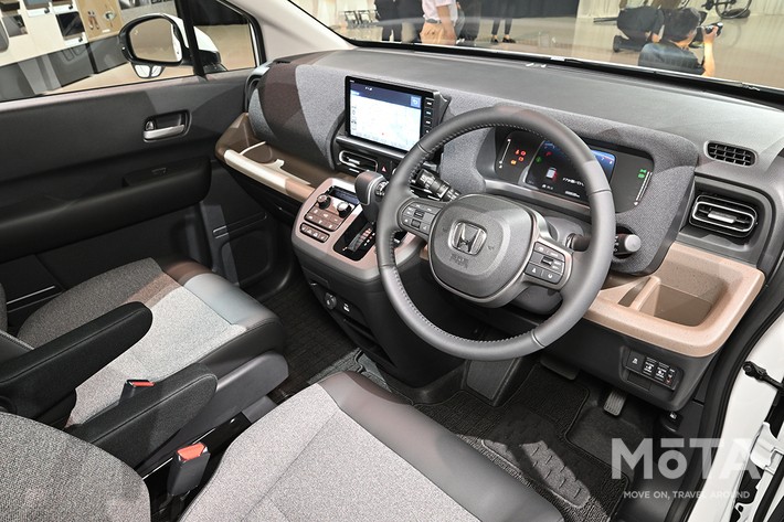 新型フリード（エアー EX）の内装（インパネ）