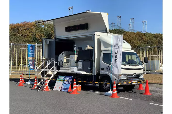 【JAF栃木】「働くクルマ大集合！！」にシートベルト効果体験車を出展