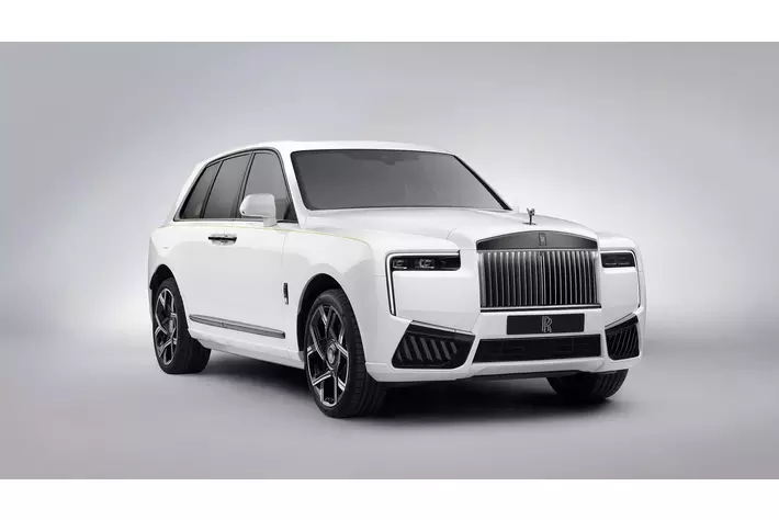 ロールス・ロイス・ブラック・バッジ・カリナン・シリーズ II：大胆に