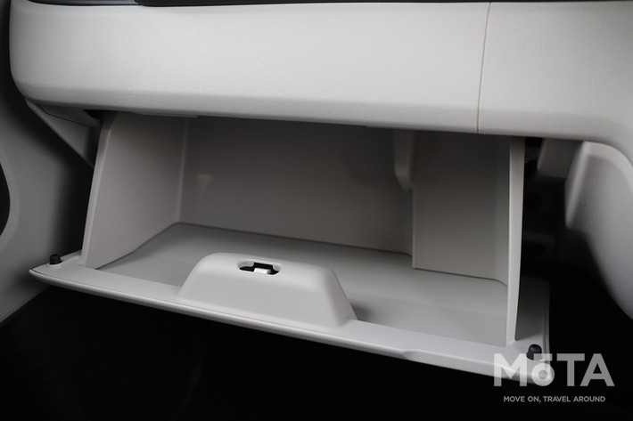 新型N-BOXのグローブボックス