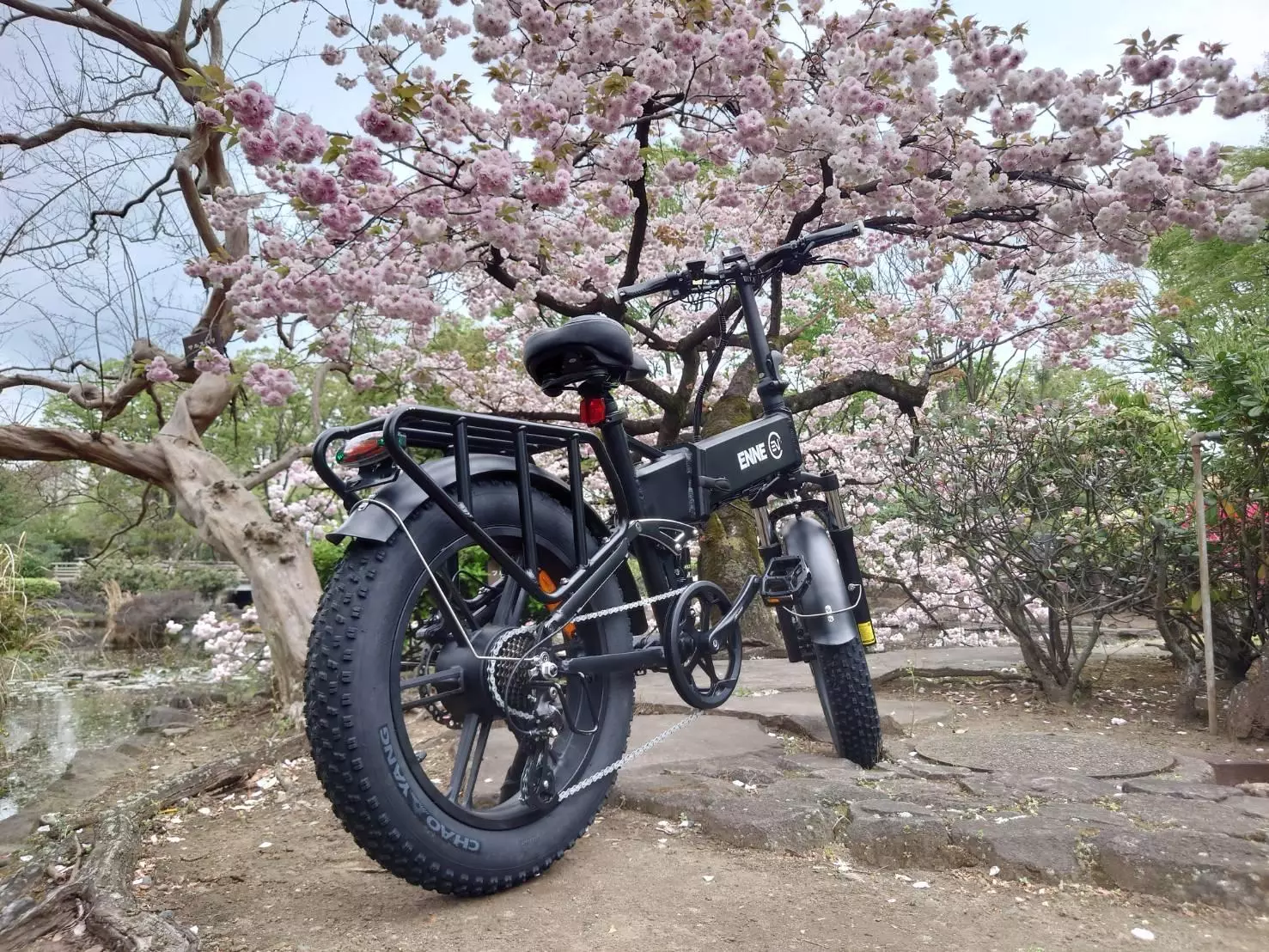 電動アシスト自転車と原付が切り替え可能な新モビリティENNE F750価格