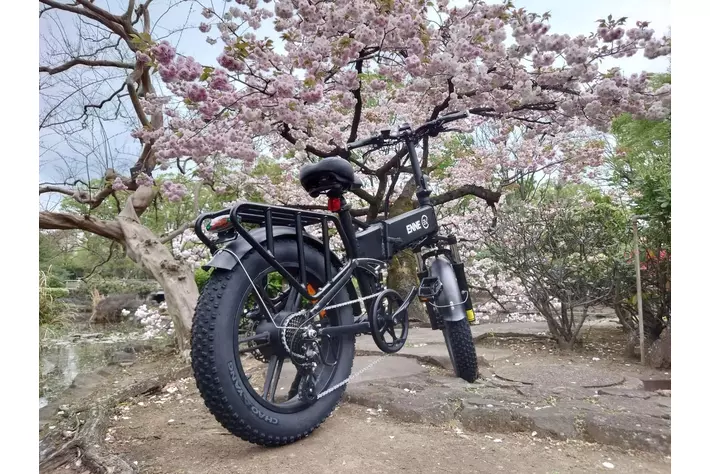 電動アシスト自転車と原付が切り替え可能な新モビリティENNE F750価格