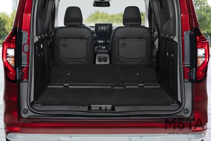 タウンスター・コンビの荷室（2列目シート収納）