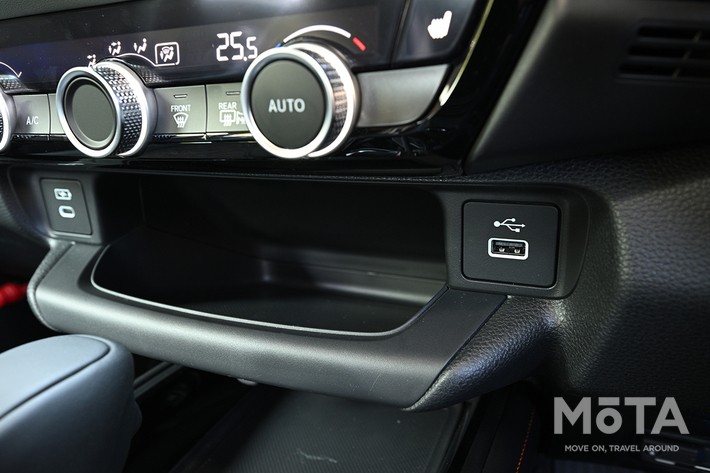 新型ヴェゼルのUSBチャージャー