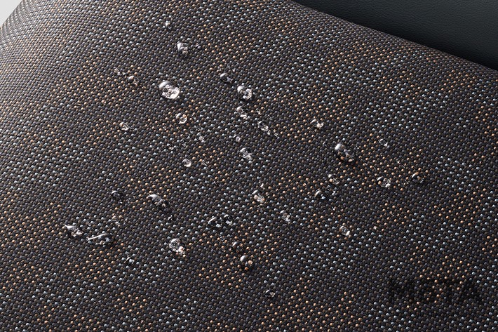 新型ヴェゼル e：HEV Xハントパッケージに採用されるFABTECT（撥水・撥油）のシート生地