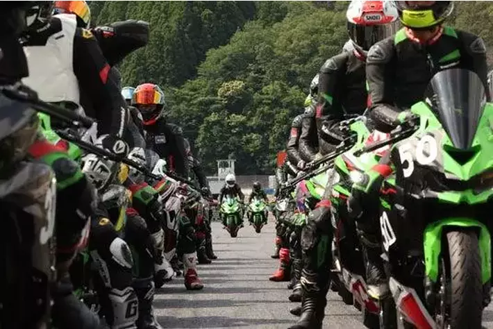 桃山学院大”LIONS”試合用カラージャージ Mサイズ 美品！ Amazon.co.jp: 洛山高校 ジャージ しまむら Lサイズ ハンガー