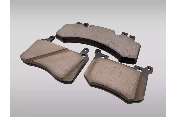 レゾナック、EV向け高性能ディスクブレーキパッドを開発