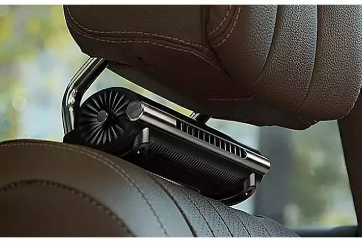 ヘッドレストに装着する送風機で運転中の背中のジメジメを解消！