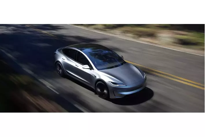Model 3に新色が登場