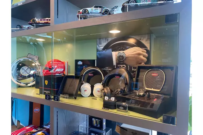 富士モータースポーツミュージアム 3F Fan Terraceにてブガッティ・ガジェットコーナーを新設