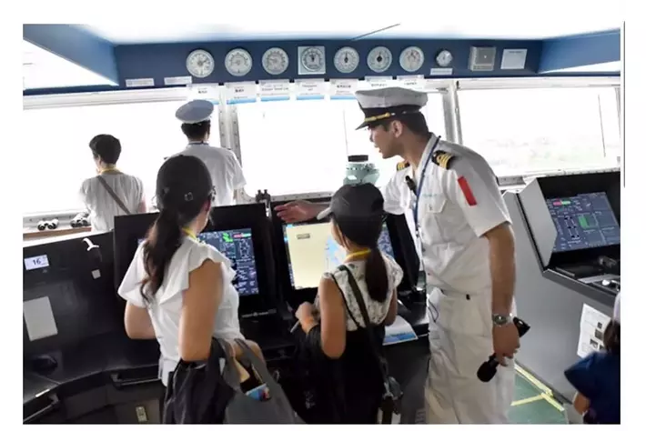 海の日に自動車船見学会を実施