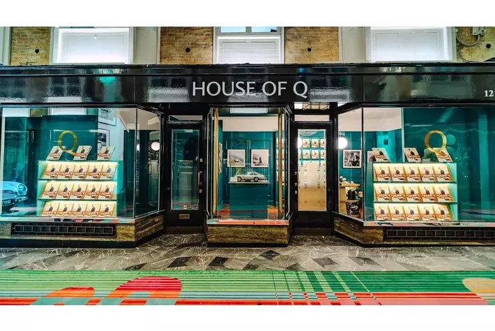 アストンマーティン『007/ゴールドフィンガー』60周年記念　ロンドン中心街でシークレットな体験イベントを開催