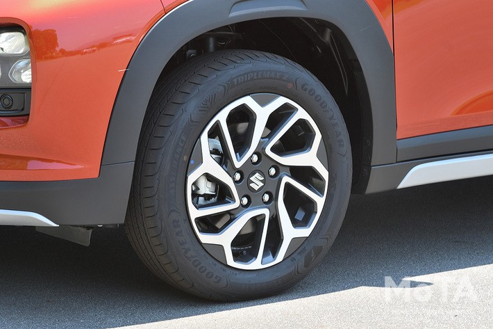 新型フロンクス（プロトタイプ）のアルミホイール