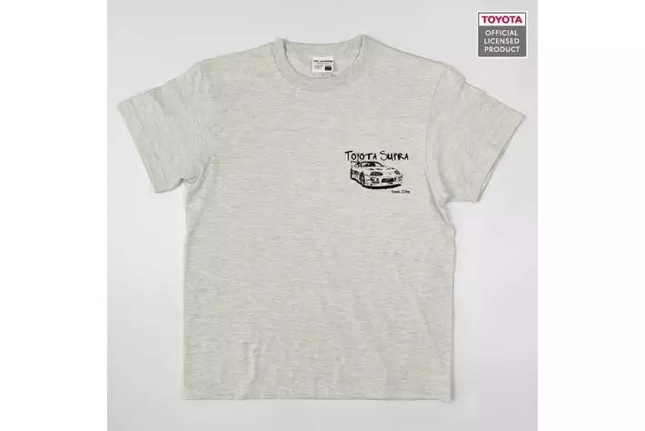 遊び心たっぷり！『TOYOTA SUPRA & CAT』Tシャツが成田空港で販売開始！