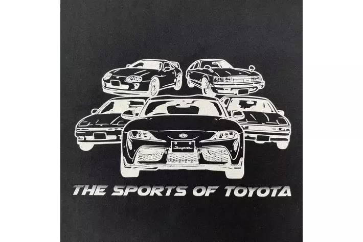 『TOYOTA SUPRA』がズラリ！Tシャツが成田空港で販売開始！