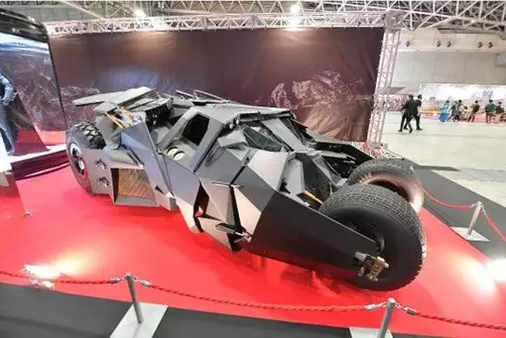 バットマンカー ザ・バットマン版の新バットモービル発進！