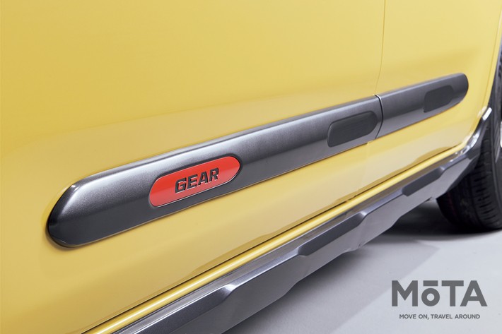 新型スペーシアギアのサイドドアガーニッシュ