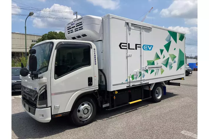 コンビニ配送にEV３tトラックを導入。8月初旬から新港営業所で運用開始。