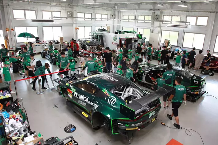 夏休み特別企画【D'station Racing Kisd】スーパーGT 優勝車両「アストンマーティン」でお仕事体験イベント！