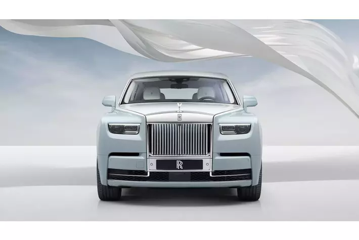 スピリット・オブ・エクスタシーへのオマージュを込めたプライベート・コレクション、ファントム・シンティラ