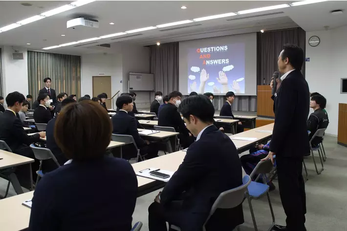 85年の信頼。麻生専門学校グループだからできる、企業連携で実現する高品質な人材教育