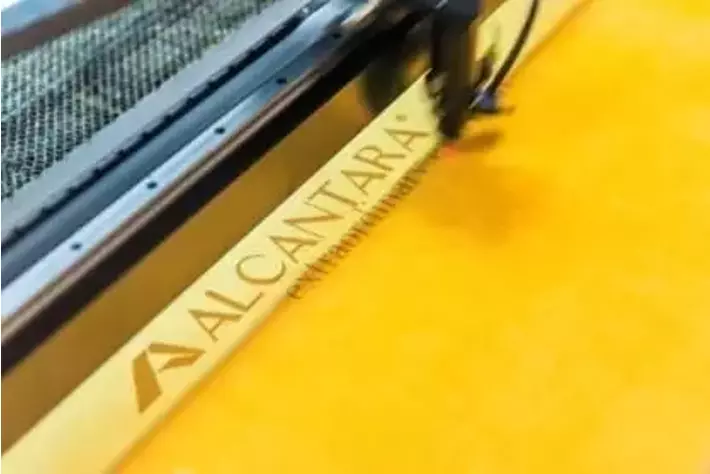 ALCANTARA(R)を採用したラグジュアリーカーが「Monterey Car Week 2024」にて展示