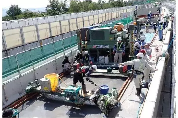 国内初！高速道路を通行止めせずにUHPFRCで大規模修繕