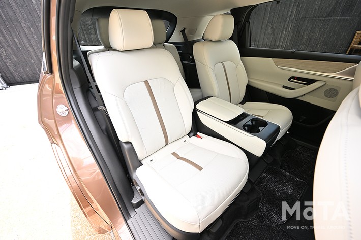 新型CX-80 エクスクルーシブモダンの2列目シート