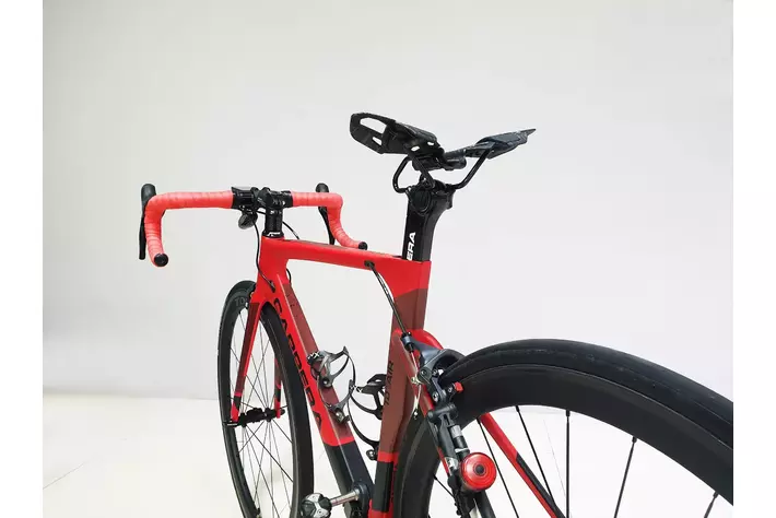 股間を圧迫しないサドル、evo4 Super Hornetを販売開始(画像ギャラリー