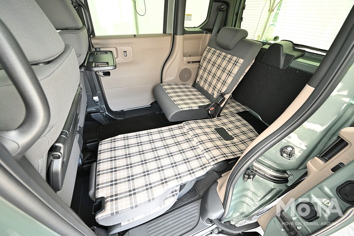 荷室のチェック柄がおしゃれなN-BOXジョイ